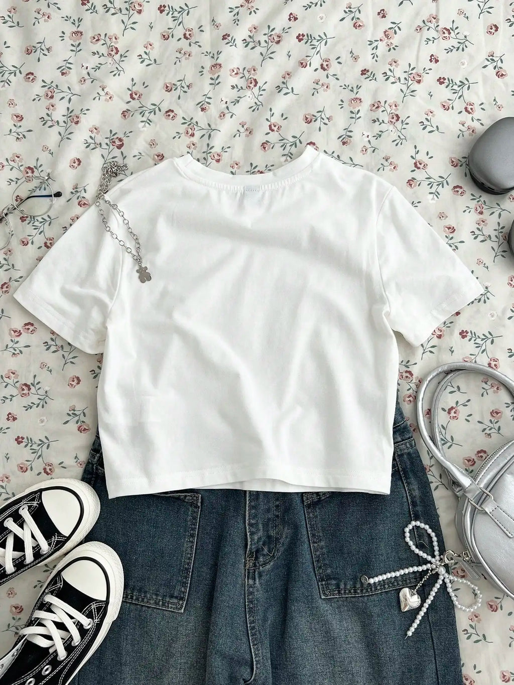 Basic Fitted Crop Tee with Short Sleeves — Clean Girl Minimal - BaeSprout.com