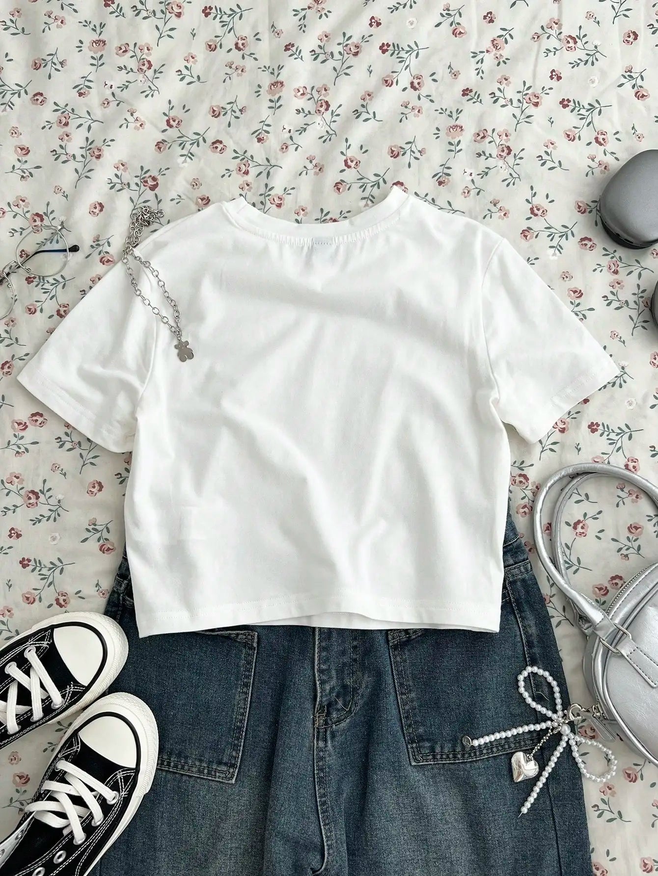 Basic Fitted Crop Tee with Short Sleeves — Clean Girl Minimal - BaeSprout.com