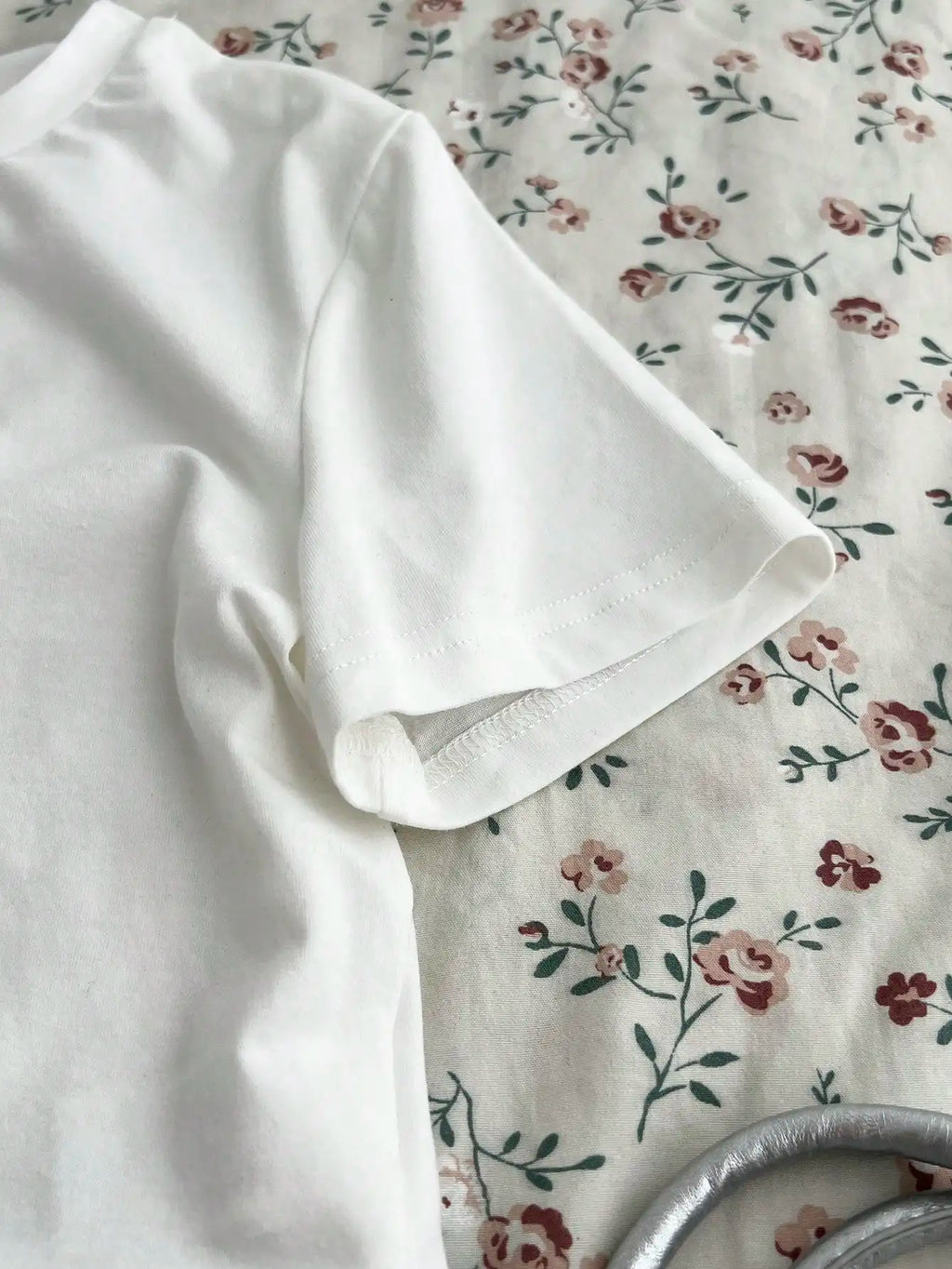 Basic Fitted Crop Tee with Short Sleeves — Clean Girl Minimal - BaeSprout.com